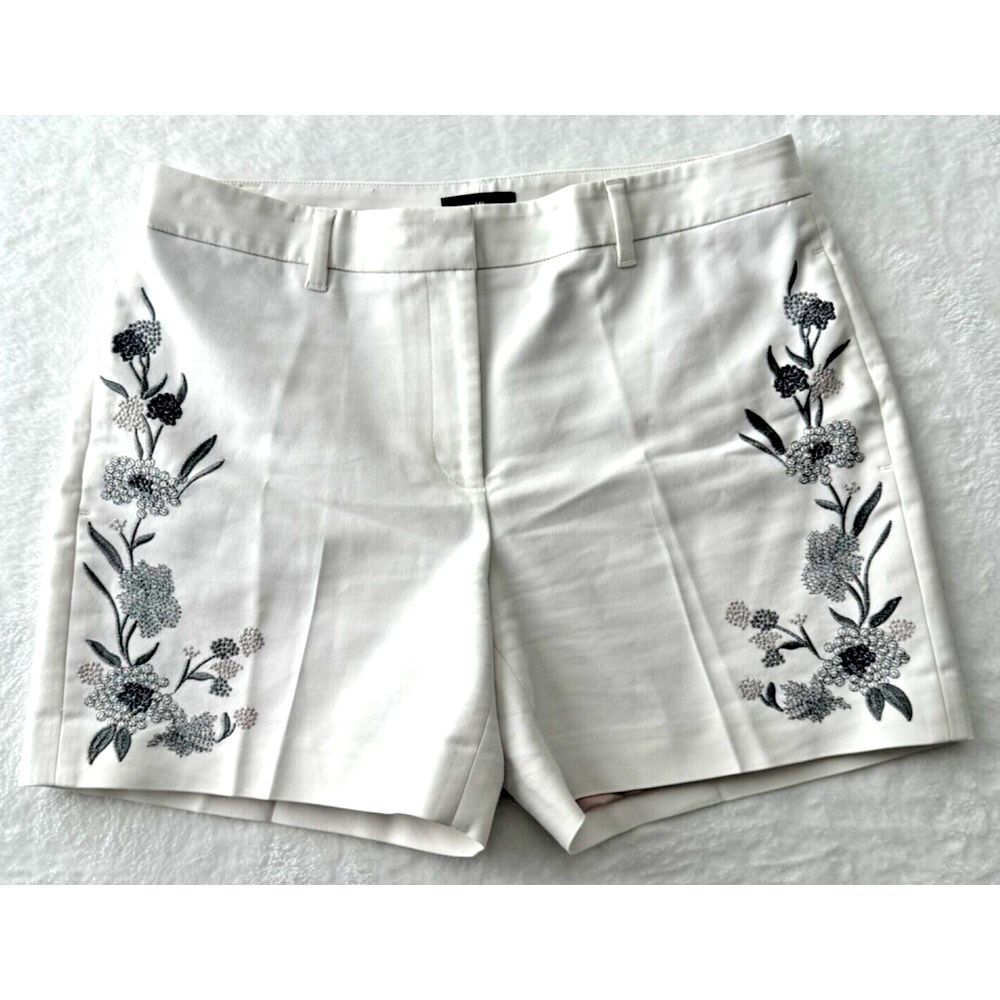 White‎ House Black Market The 5" Short Woman Size 6 White Grey Embroidered Lined